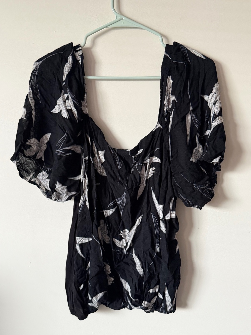 a new day Black Floral Puff-Sleeve Blouse